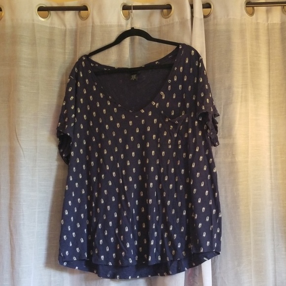 Navy Blue Feather T-shirt with pocket - Picture 1 of 4